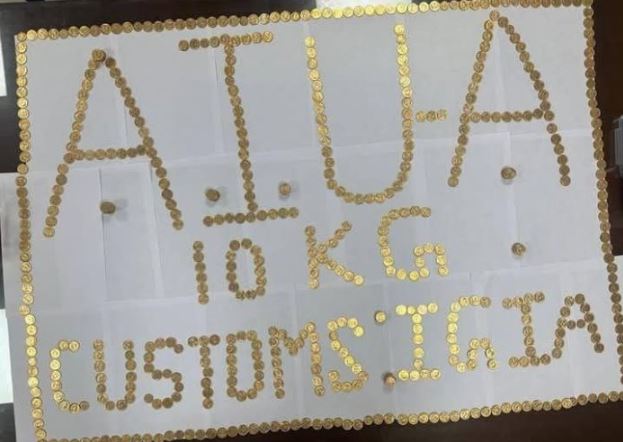 'सीमा शुल्क अधिकारियों ने दिल्ली हवाई अड्डे पर जम्मू-कश्मीर के दो निवासियों से 7.8 करोड़ रुपये मूल्य के सोने के सिक्के जब्त किए | '